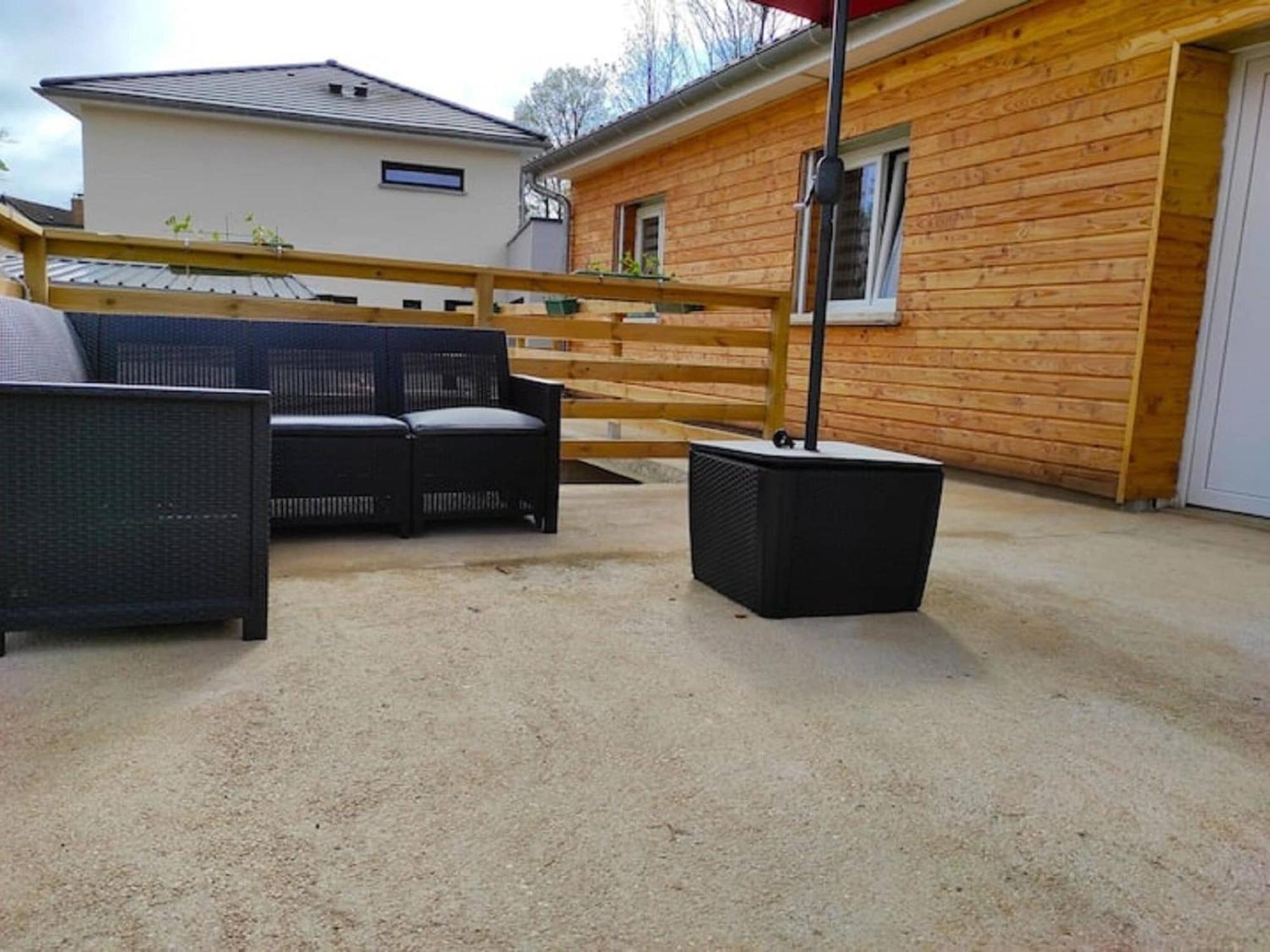 Cozy Holiday Home In Givonne Exteriör bild