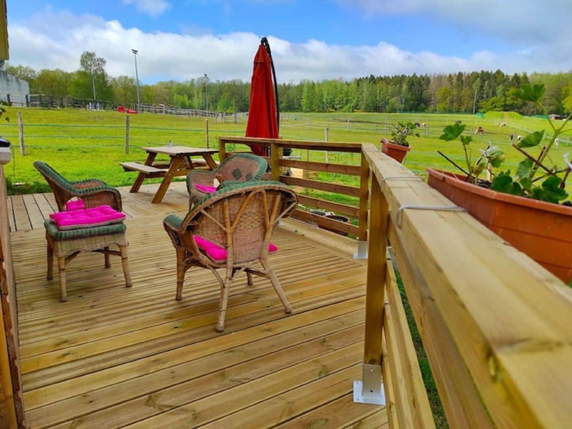 Cozy Holiday Home In Givonne Exteriör bild